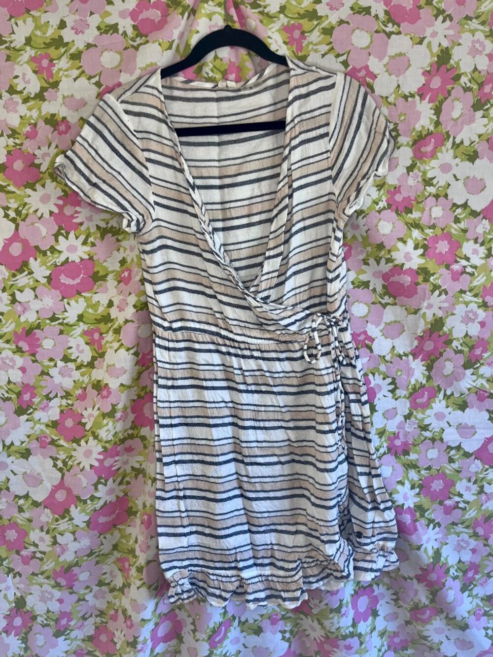 Roxy Sun Dreamer Wrap Dress Medium White Floral V Neck Tie Waist